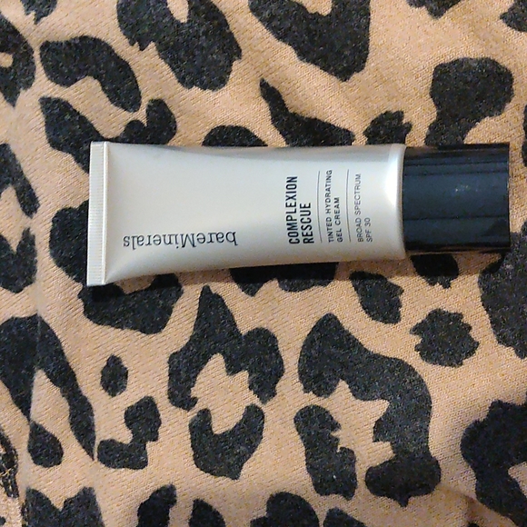 Bare Minerals Complexion Rescue tinted hydrating gel cream vanilla 02